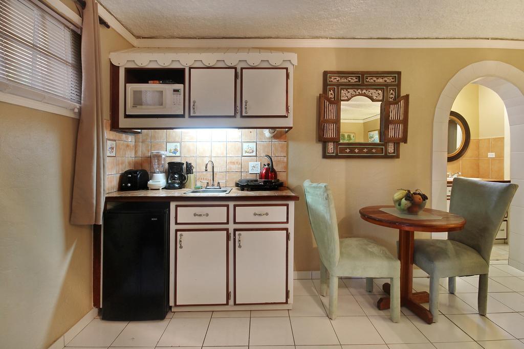 Mary'S Boon Beach Resort & Spa Simpson Bay Esterno foto